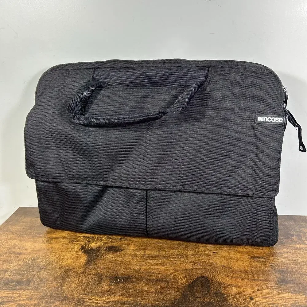 Incase Classic Universal Sleeve 13